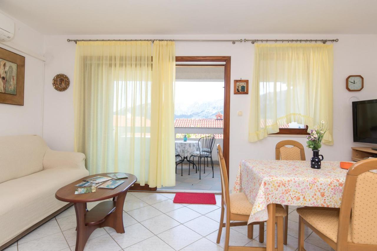 Apartment Glorija With Balcony Башка Экстерьер фото