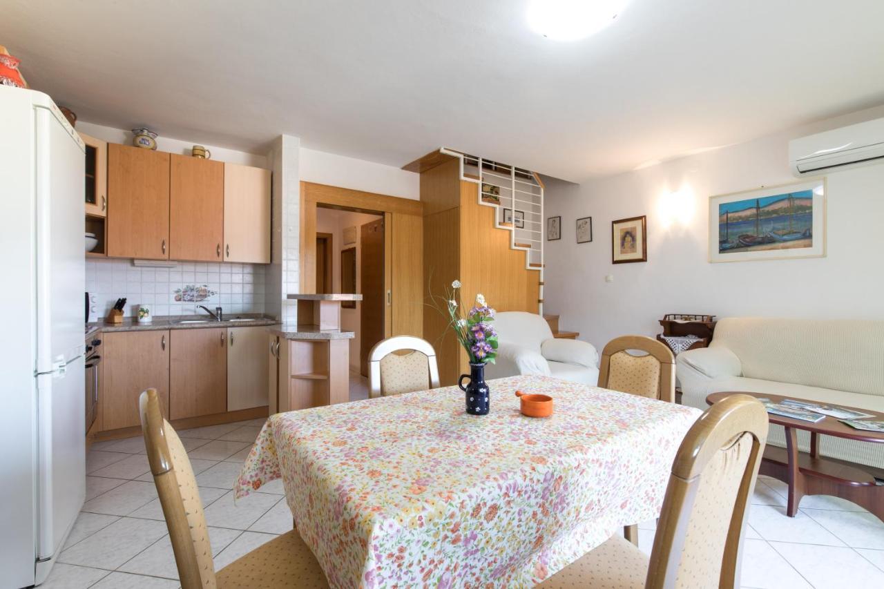 Apartment Glorija With Balcony Башка Экстерьер фото