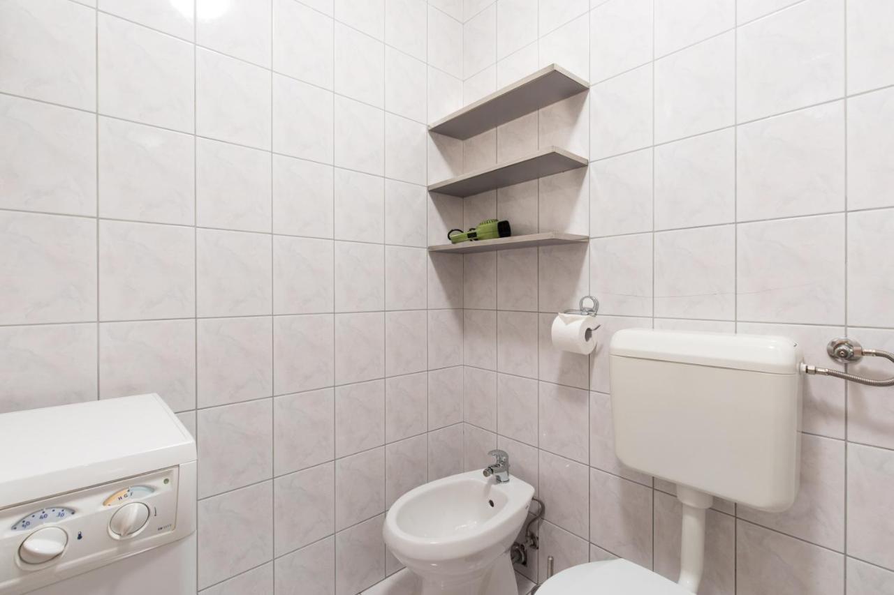 Apartment Glorija With Balcony Башка Экстерьер фото